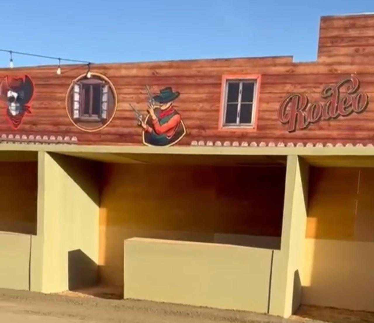 ( المرافق المتنقلة )  تجهز مقر فعاليات ( حائل فيست )